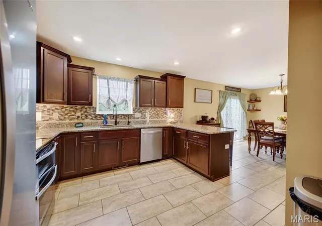 4th image of 131 Creek View Dr, Saint Robert, MO 65584 | MLS# MIS26046711