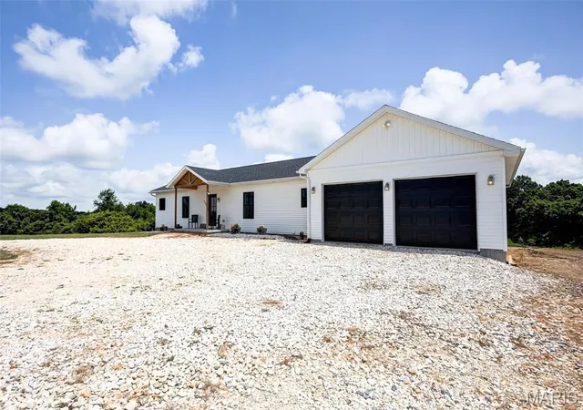Photo 1 of Single family home for sale at 2206 Plummer Hill Rd, Hardin, IL 62047 | MLS# MIS26046714 | Listing updated on 2026-08-17
