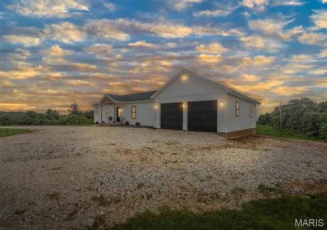 Photo 2 of Single family home for sale at 2206 Plummer Hill Rd, Hardin, IL 62047 | MLS# MIS26046714 | Listing updated on 2026-08-17