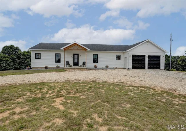 Photo 4 of Single family home for sale at 2206 Plummer Hill Rd, Hardin, IL 62047 | MLS# MIS26046714 | Listing updated on 2026-08-17