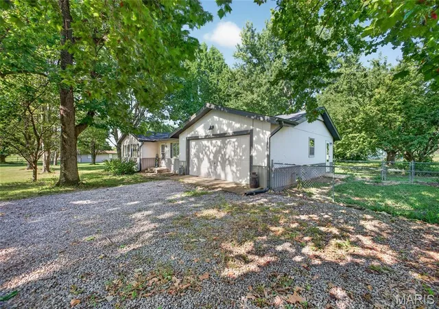 Photo 2 of Sale Pending at 16998 Kneedler St, Lebanon, MO 65536 | MLS# MIS26046732 | Listing updated on 2026-09-14