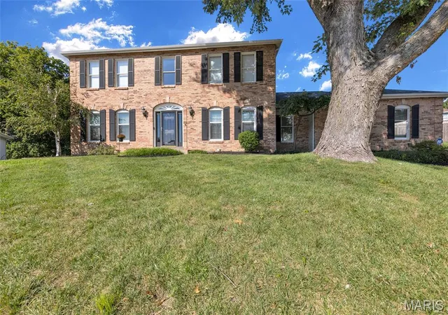 Photo 2 of Single family home for sale at 15525 Windsor Ridge Ct, Chesterfield, MO 63017 | MLS# MIS26046746 | Listing updated on 2026-08-31