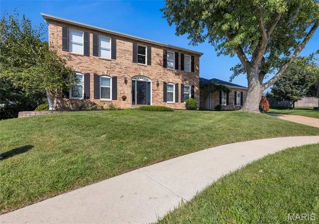 Photo 3 of Single family home for sale at 15525 Windsor Ridge Ct, Chesterfield, MO 63017 | MLS# MIS26046746 | Listing updated on 2026-08-31