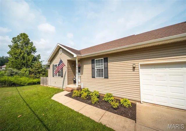2nd image of 111 Lyle Curtis Cir, Waynesville, MO 65583 | MLS# MIS26046748