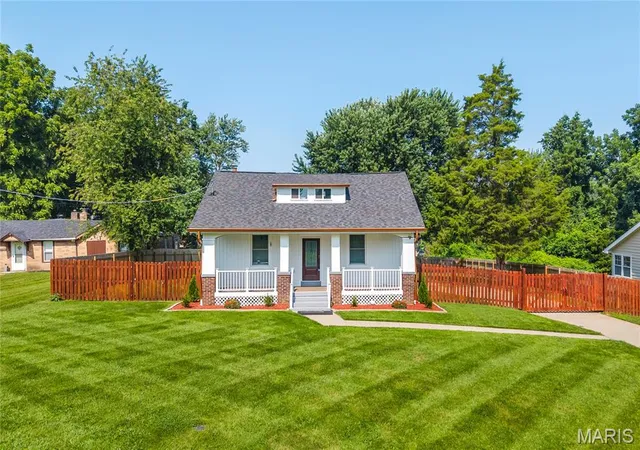 Photo 2 of Sale Pending at 3655 Mckibbon Rd, Saint Louis, MO 63114 | MLS# MIS26046750 | Listing updated on 2026-09-08