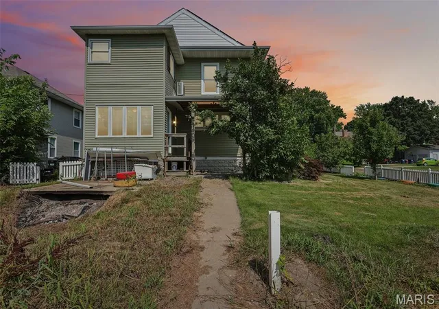 2nd image of 615 W Tremont St, Hillsboro, IL 62049 | MLS# MIS26046755