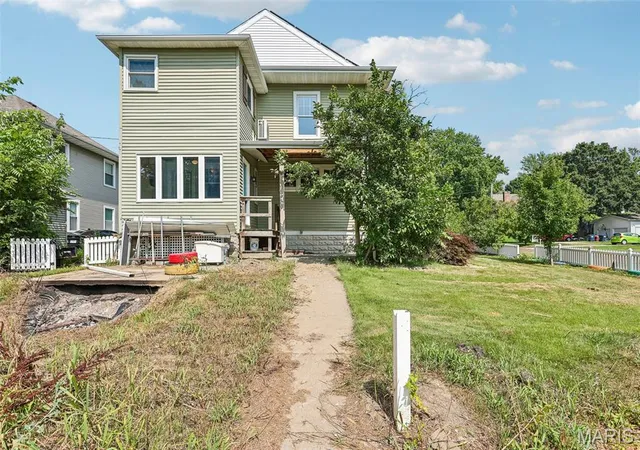 34th image of 615 W Tremont St, Hillsboro, IL 62049 | MLS# MIS26046755