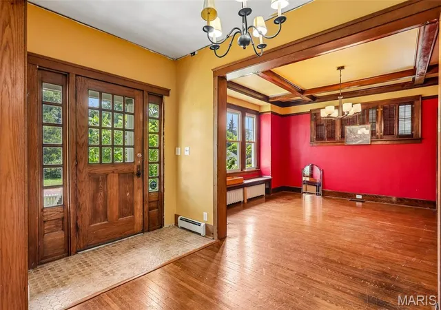 Photo 3 of Single family home for sale at 615 W Tremont St, Hillsboro, IL 62049 | MLS# MIS26046755 | Listing updated on 2026-09-08