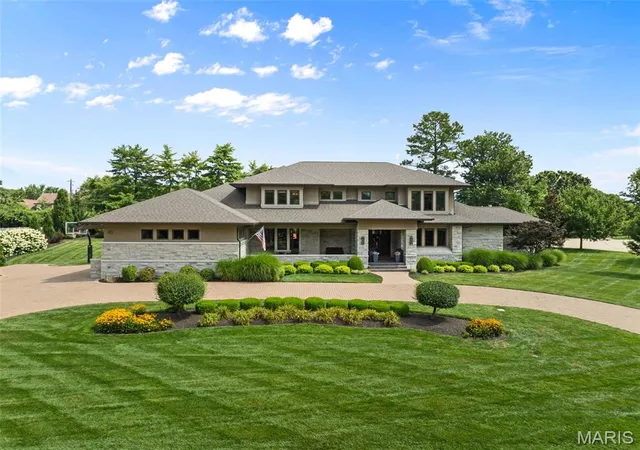 Photo 1 of Sale Pending at 10 Sackston Woods Ln, Saint Louis, MO 63141 | MLS# MIS26046757 | Listing updated on 2026-07-31