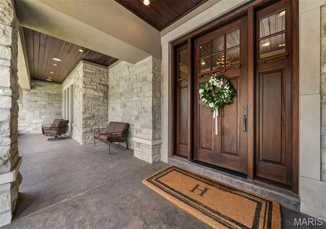 Photo 3 of Sale Pending at 10 Sackston Woods Ln, Saint Louis, MO 63141 | MLS# MIS26046757 | Listing updated on 2026-07-31