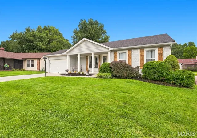 Photo 2 of Sale Pending at 1514 Sycamore Glen Ct, Florissant, MO 63031 | MLS# MIS26046760 | Listing updated on 2026-09-21