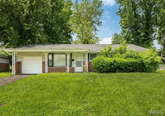 Photo 2 of Single family home for sale at 9813 Wendell Dr, Saint Louis, MO 63136 | MLS# MIS26046780 | Listing updated on 2026-10-14