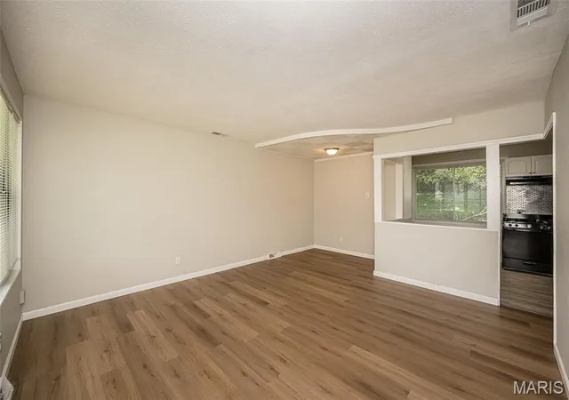 Photo 4 of Single family home for sale at 9813 Wendell Dr, Saint Louis, MO 63136 | MLS# MIS26046780 | Listing updated on 2026-10-14
