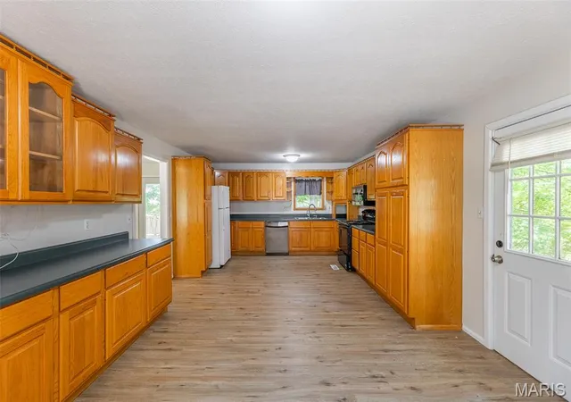 Photo 3 of Sale Pending at 1004 Burford Ct, Doniphan, MO 63935 | MLS# MIS26046781 | Listing updated on 2026-10-26