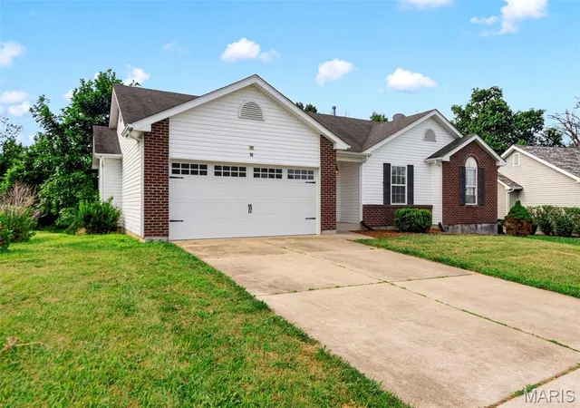 Photo 3 of Sale Pending at 36 Colton Jesse Dr, Winfield, MO 63389 | MLS# MIS26046782 | Listing updated on 2026-08-16