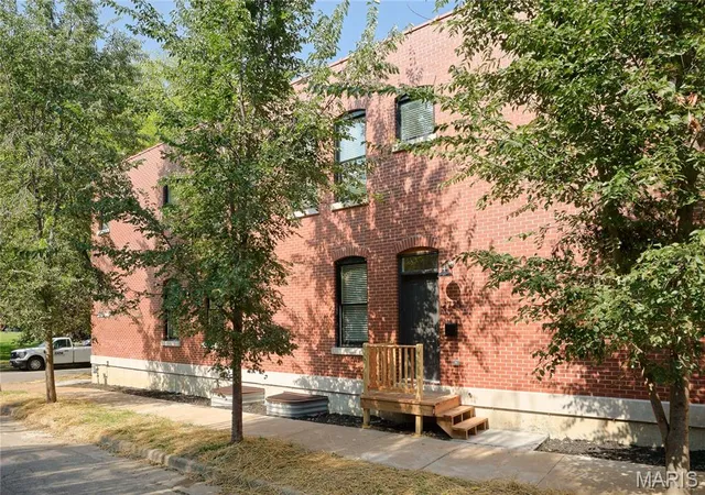 Single family home for sale at 2725 Salena St, St Louis, MO 63118 | MLS# MIS26046787 | Listing updated on 2026-09-14