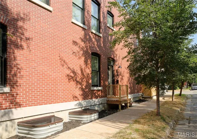 Photo 1 of Single family home for sale at 2725 Salena St, St Louis, MO 63118 | MLS# MIS26046787 | Listing updated on 2026-09-14