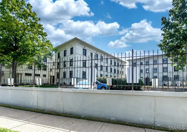 Photo 3 of Condo for sale at 607 Westgate Ave #E, Saint Louis, MO 63130 | MLS# MIS26046800 | Listing updated on 2026-08-03