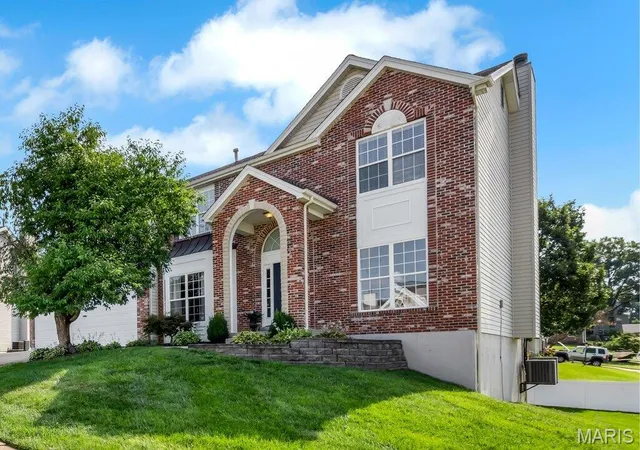 Photo 1 of Sale Pending at 826 Summit Glen Ct, Fenton, MO 63026 | MLS# MIS26046807 | Listing updated on 2026-09-02