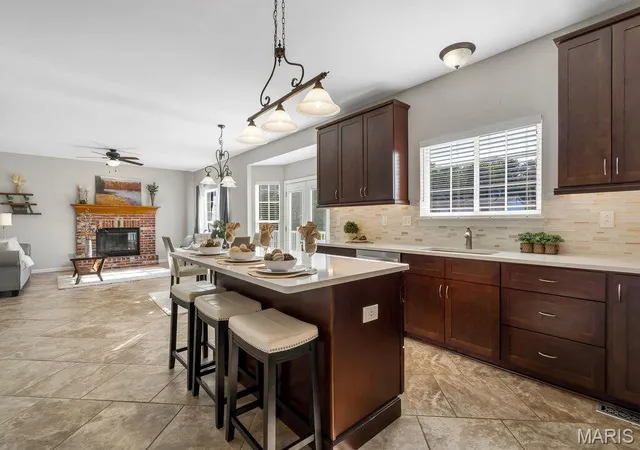 Photo 3 of Sale Pending at 826 Summit Glen Ct, Fenton, MO 63026 | MLS# MIS26046807 | Listing updated on 2026-09-02