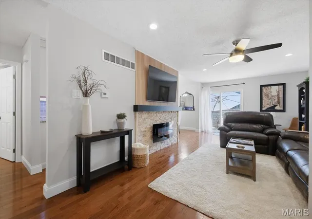 Photo 2 of Sale Pending at 2174 Bantry Ct, Chesterfield, MO 63017 | MLS# MIS26046815 | Listing updated on 2026-08-22