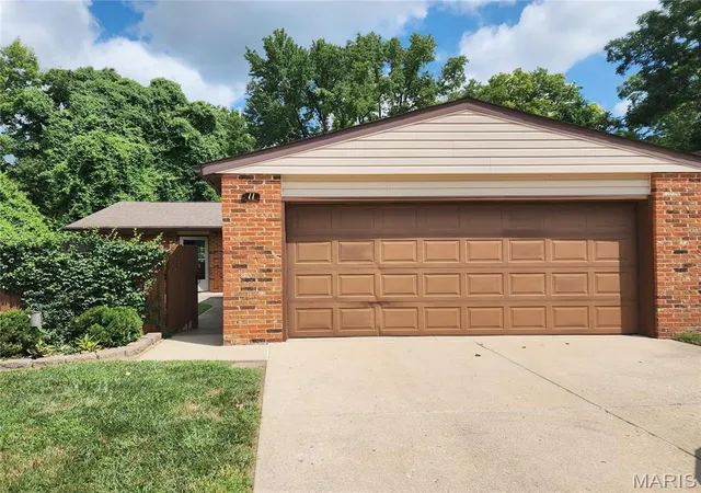 Photo 1 of Single family home for sale at 11 Parkridge, Belleville, IL 62226 | MLS# MIS26046824 | Listing updated on 2026-08-01