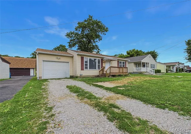 Photo 3 of Single family home for sale at 728 N Prairie St, Bethalto, IL 62010 | MLS# MIS26046825 | Listing updated on 2026-08-28