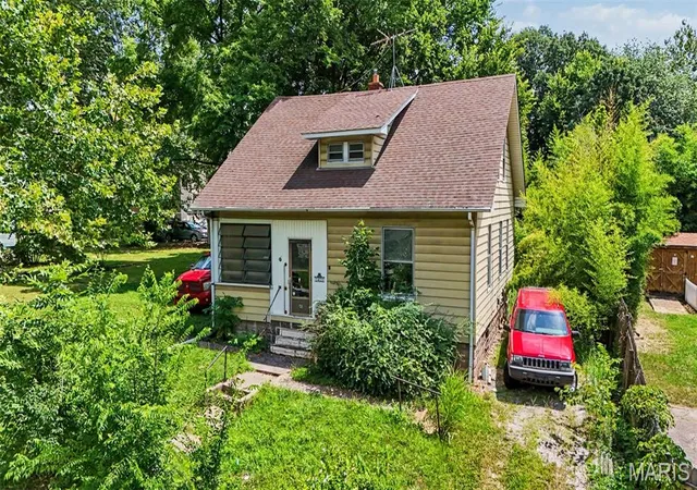Photo 1 of Sale Pending at 1411 Seminary St, Alton, IL 62002 | MLS# MIS26046831 | Listing updated on 2026-08-28