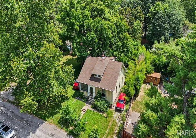 Photo 2 of Sale Pending at 1411 Seminary St, Alton, IL 62002 | MLS# MIS26046831 | Listing updated on 2026-08-28