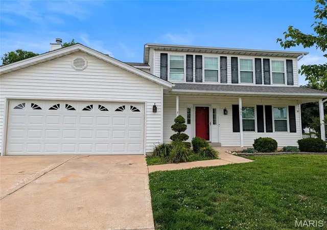 Photo 1 of Sale Pending at 905 Lands End Cir, Saint Charles, MO 63304 | MLS# MIS26046832 | Listing updated on 2026-09-03