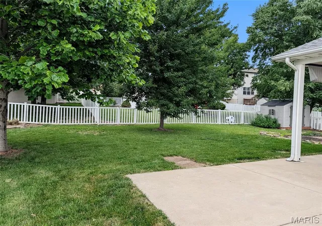 Photo 2 of Sale Pending at 905 Lands End Cir, Saint Charles, MO 63304 | MLS# MIS26046832 | Listing updated on 2026-09-03