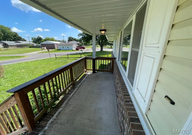 4th image of 1036 Washington Dr, South Roxana, IL 62087 | MLS# MIS26046849