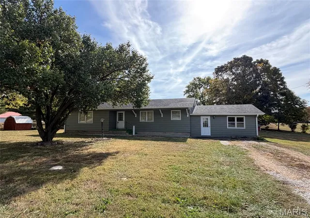 Single family home for sale at 576 E 2700 Ave, Ramsey, IL 62080 | MLS# MIS26046860