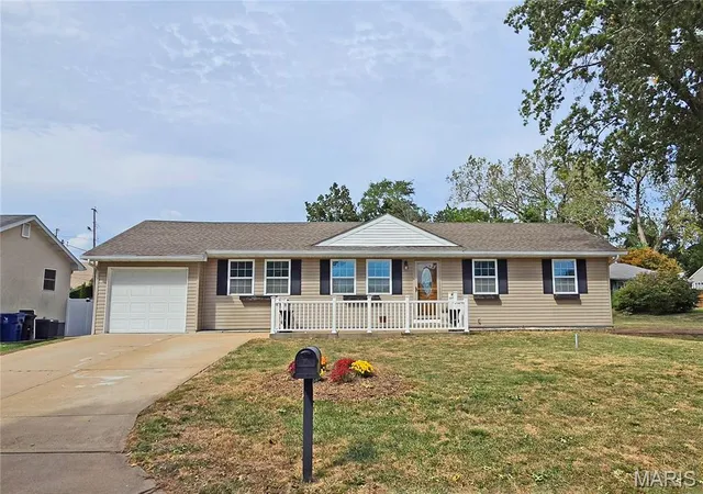 Photo 1 of Sale Pending at 11201 Flori Dr, Saint Louis, MO 63123 | MLS# MIS26046866 | Listing updated on 2026-10-05