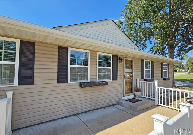 Photo 2 of Sale Pending at 11201 Flori Dr, Saint Louis, MO 63123 | MLS# MIS26046866 | Listing updated on 2026-10-05