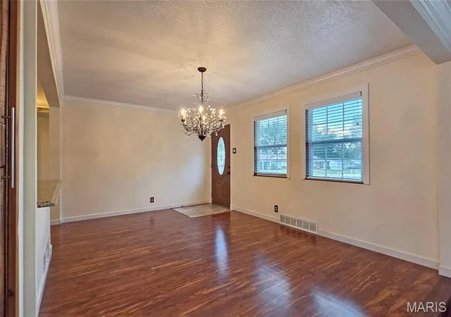 Photo 4 of Sale Pending at 11201 Flori Dr, Saint Louis, MO 63123 | MLS# MIS26046866 | Listing updated on 2026-10-05