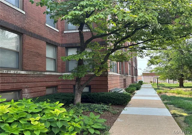 Listing Photo 4 - Condo for sale in building located at 609 Clara Ave Ave, St Louis, MO 63112 - Unit #5