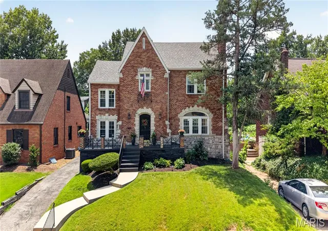 Photo 3 of Sale Pending at 7344 Chamberlain Ave, Saint Louis, MO 63130 | MLS# MIS26046874 | Listing updated on 2026-07-28