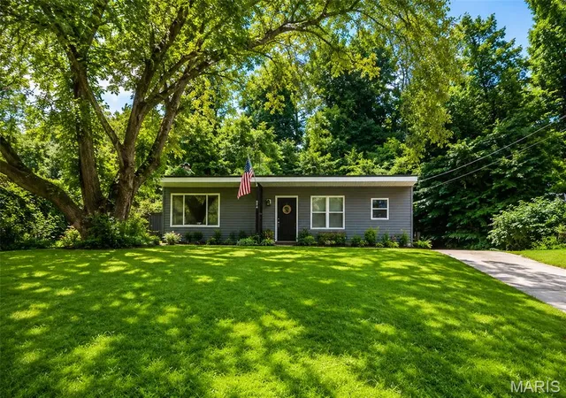 2nd image of 304 Walnut Dr, Collinsville, IL 62234 | MLS# MIS26046875