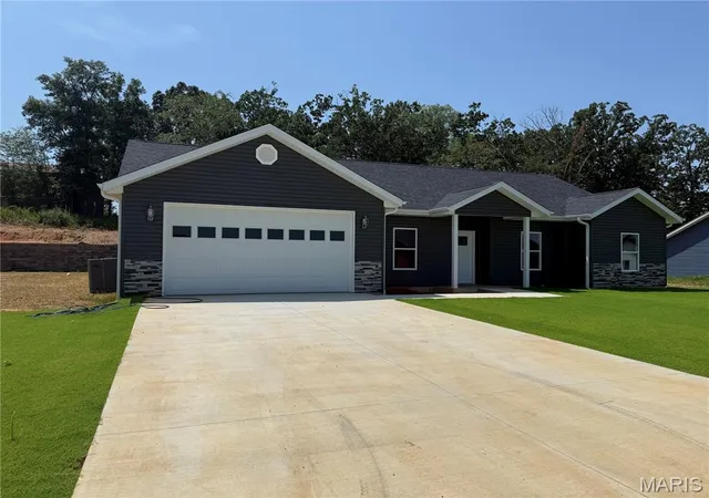 1st image of 321 Kearbey Dr, Poplar Bluff, MO 63901 | MLS# MIS26046876