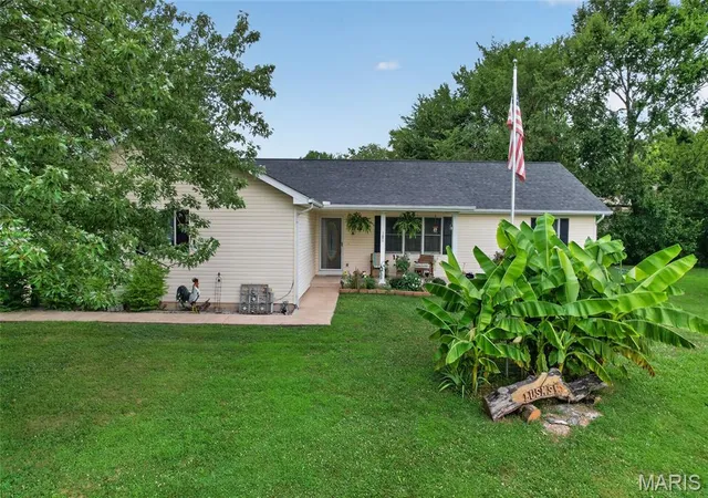 1st image of 101 S Locust St, Dixon, MO 65459 | MLS# MIS26046878