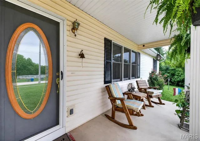 Photo 3 of Sale Pending at 101 S Locust St, Dixon, MO 65459 | MLS# MIS26046878 | Listing updated on 2026-08-19