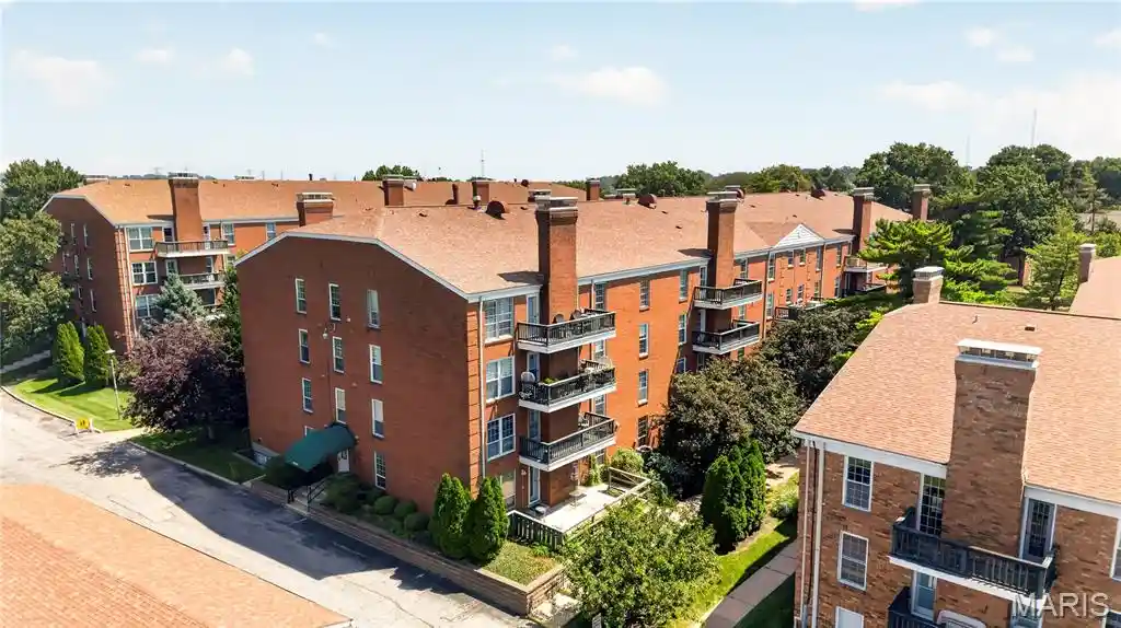 Listing Photo 1 - Condo for sale in 10367 Oxford Hl Dr located at 10367 Oxford Hl Dr, St. Louis, MO 63146 - Unit #18