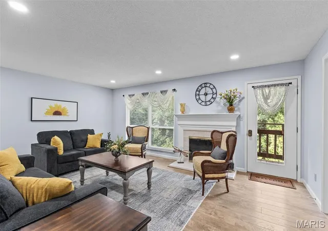Photo 2 of Condo for sale at 2037 Trailcrest Ln #8, Saint Louis, MO 63122 | MLS# MIS26046900 | Listing updated on 2026-09-13
