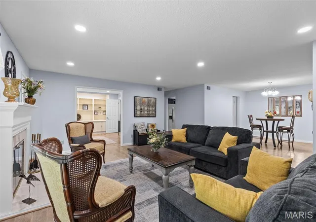 Photo 3 of Condo for sale at 2037 Trailcrest Ln #8, Saint Louis, MO 63122 | MLS# MIS26046900 | Listing updated on 2026-09-13