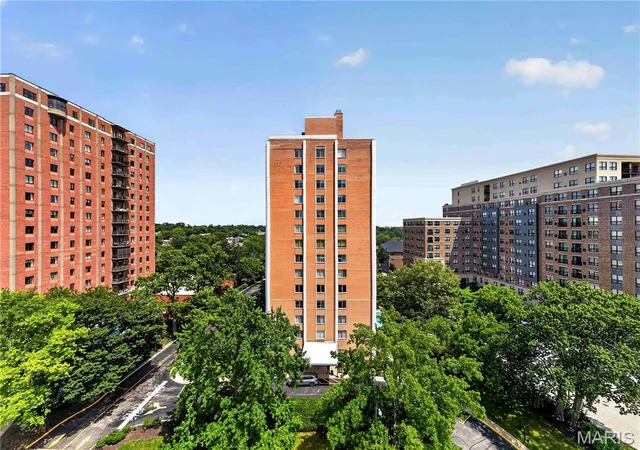 Condo for sale at 900 S Hanley Rd #4C, Clayton, MO 63105 | MLS# MIS26046910