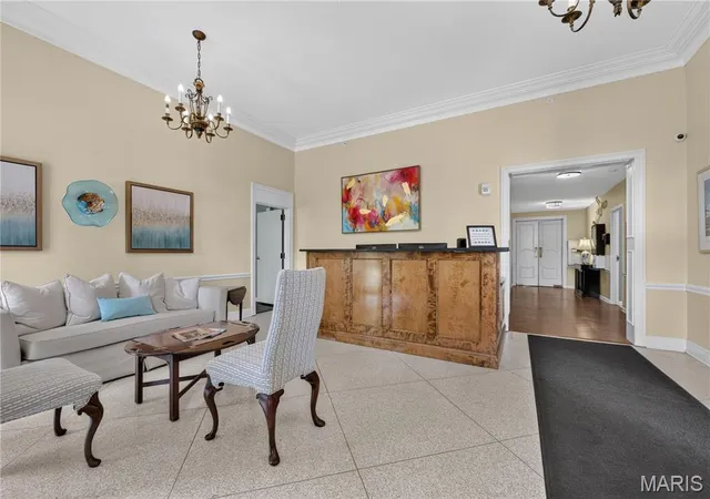 Photo 3 of Condo for sale at 900 S Hanley Rd #4C, Clayton, MO 63105 | MLS# MIS26046910 | Listing updated on 2026-08-25