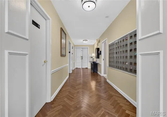 Photo 3 of Condo for sale at 900 S Hanley Rd #4C, Clayton, MO 63105 | MLS# MIS26046910 | Listing updated on 2026-08-25