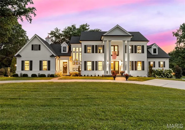 Photo 1 of Sale Pending at 3033 Fallbrook Dr, Saint Louis, MO 63131 | MLS# MIS26046916 | Listing updated on 2026-08-10
