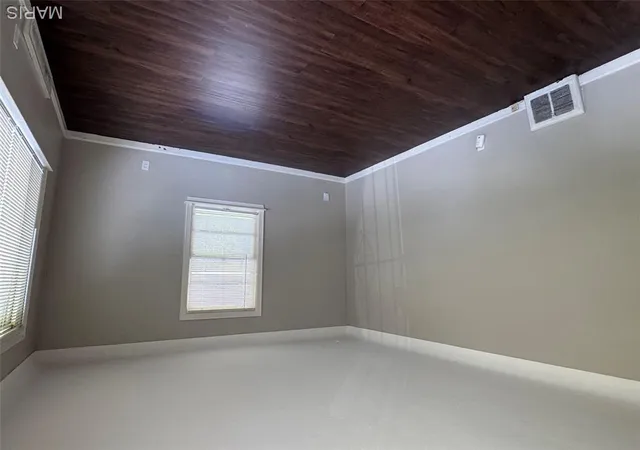 Photo 2 of Sale Pending at 149 Becker Dr, Saint Louis, MO 63135 | MLS# MIS26046919 | Listing updated on 2026-07-27